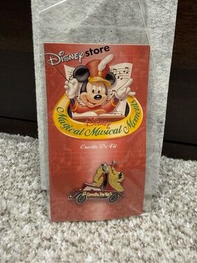 Disney Store Japan Cruella De Vil Pin